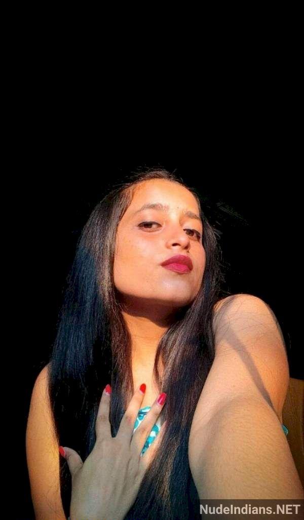 https://pub-5fcdf72a54cd4edbb03ec3edaa415a42.r2.dev/nakedleaks/sneaky_gf_payal's_revealing_selfies_for_her_new_boyfriend/22.jpg