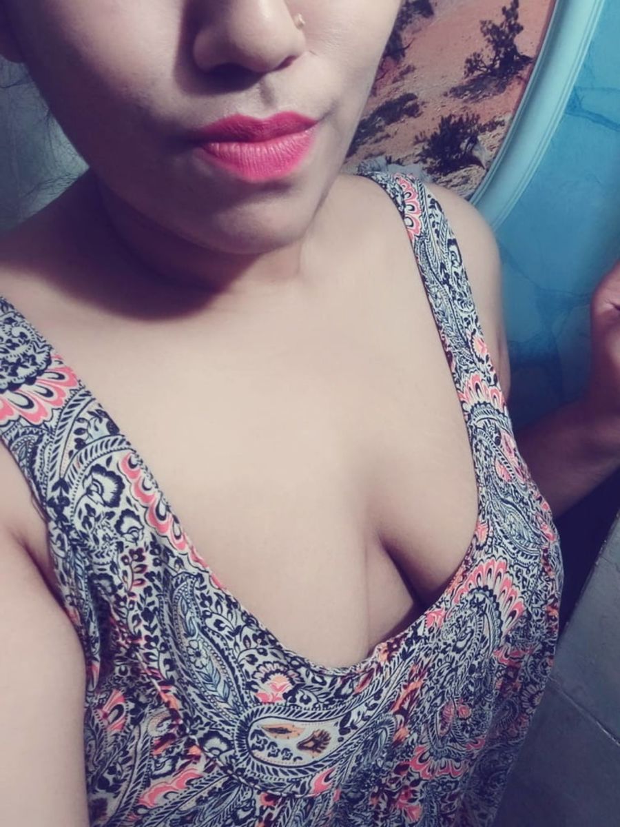 https://pub-5fcdf72a54cd4edbb03ec3edaa415a42.r2.dev/nakedleaks/solitary_indian_wife_rupali's_naked_pictures/1.jpg