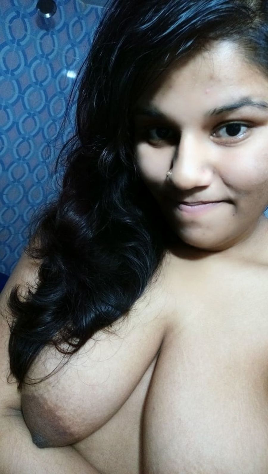 https://pub-5fcdf72a54cd4edbb03ec3edaa415a42.r2.dev/nakedleaks/solitary_indian_wife_rupali's_naked_pictures/3.jpg