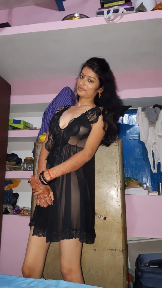 https://pub-5fcdf72a54cd4edbb03ec3edaa415a42.r2.dev/nakedleaks/spicy_bhabhi_taking_nude_pictures_with_husband/2.jpg