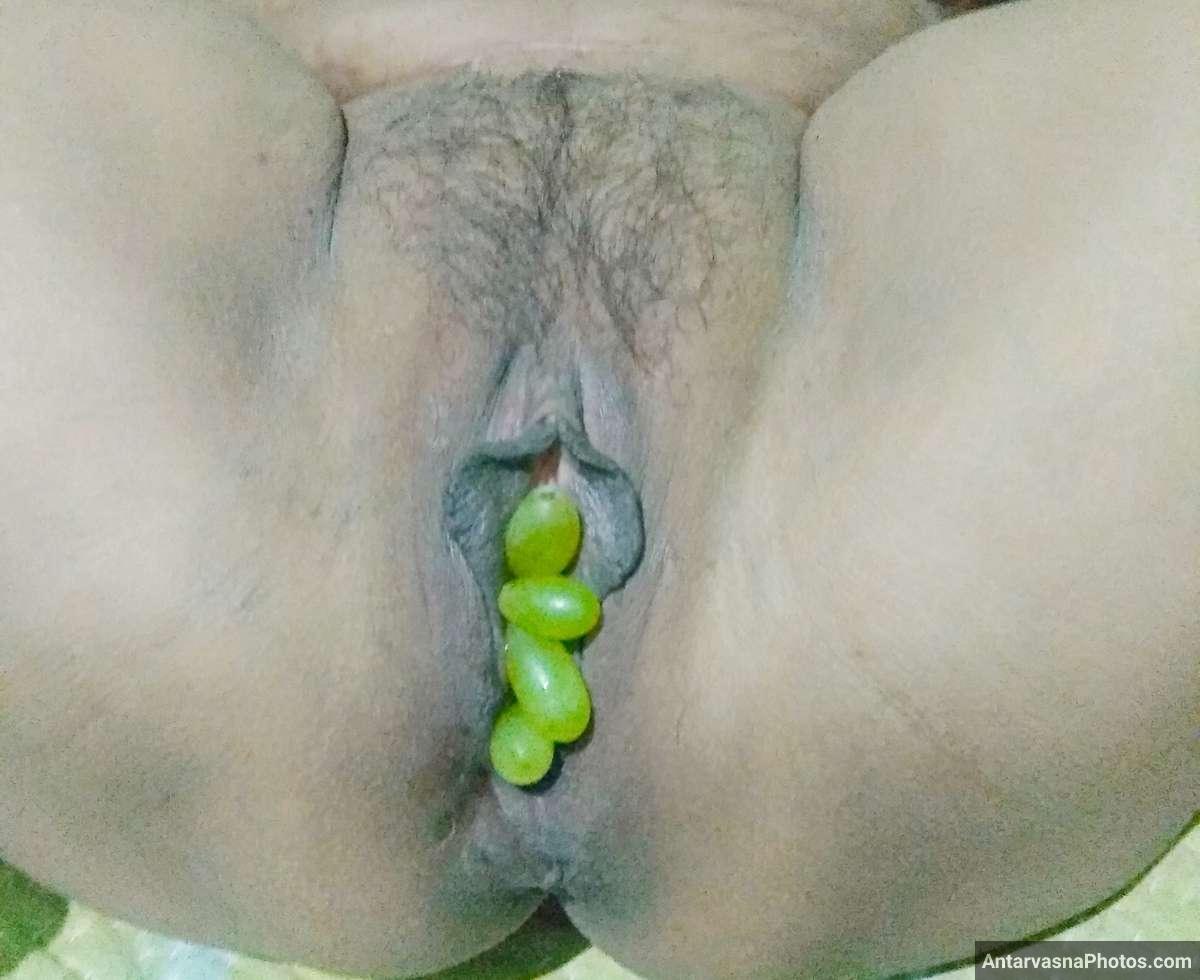 https://pub-5fcdf72a54cd4edbb03ec3edaa415a42.r2.dev/nakedleaks/spicy_indian_aunty_feeds_her_pussy_with_veggies!/12.jpg