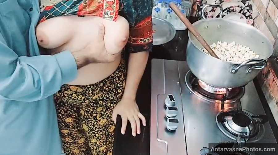 https://pub-5fcdf72a54cd4edbb03ec3edaa415a42.r2.dev/nakedleaks/spicy_jeera_rice_and_intimate_lahori_bhabhi_in_a_pakistani_husband's_kitchen/7.jpg