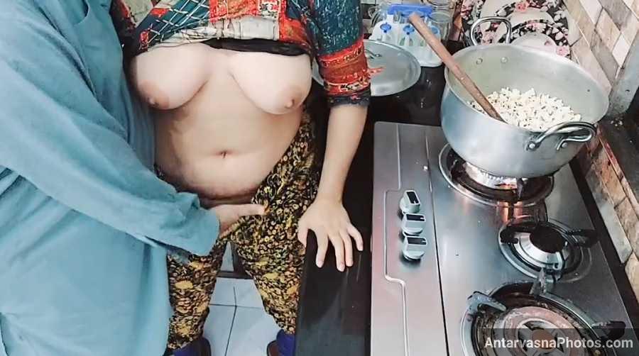 https://pub-5fcdf72a54cd4edbb03ec3edaa415a42.r2.dev/nakedleaks/spicy_jeera_rice_and_intimate_lahori_bhabhi_in_a_pakistani_husband's_kitchen/9.jpg