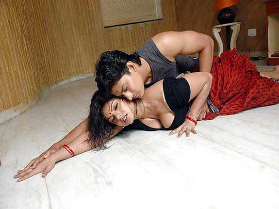 https://pub-5fcdf72a54cd4edbb03ec3edaa415a42.r2.dev/nakedleaks/spouse_betrayal_in_indian_erotic_images/6.jpg