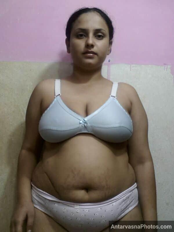 https://pub-5fcdf72a54cd4edbb03ec3edaa415a42.r2.dev/nakedleaks/spouse_captures_desi_wife's_intimate_photos/15.jpg