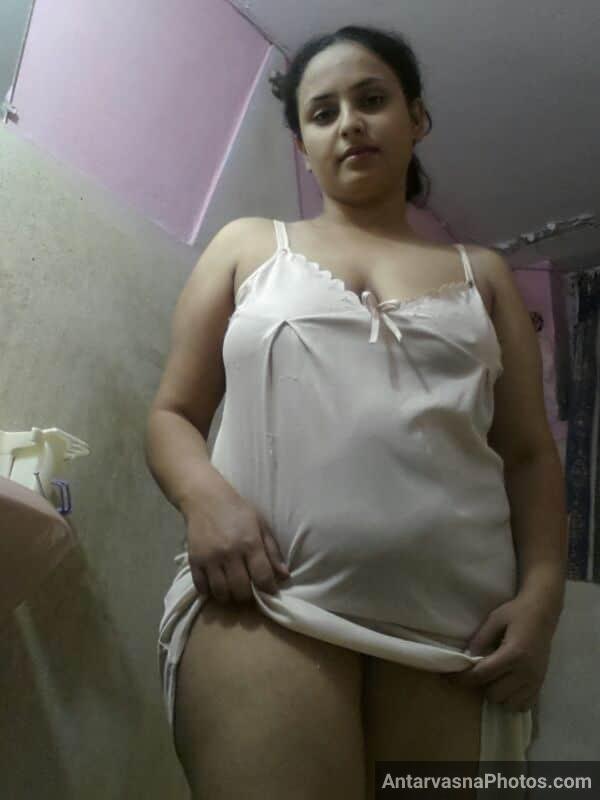 https://pub-5fcdf72a54cd4edbb03ec3edaa415a42.r2.dev/nakedleaks/spouse_captures_desi_wife's_intimate_photos/20.jpg
