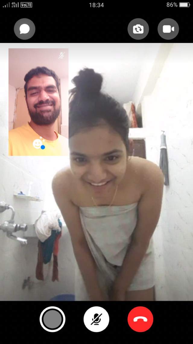 https://pub-5fcdf72a54cd4edbb03ec3edaa415a42.r2.dev/nakedleaks/steamy_conversations:_captured_images_from_live_chat/1.jpg