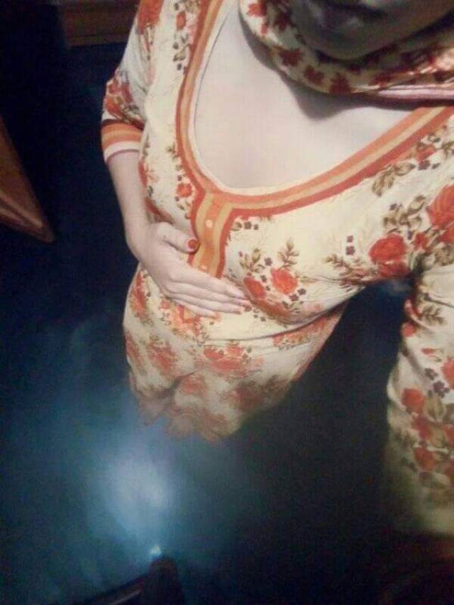 https://pub-5fcdf72a54cd4edbb03ec3edaa415a42.r2.dev/nakedleaks/steamy_images_of_indian_virgin_vagina/1.jpg
