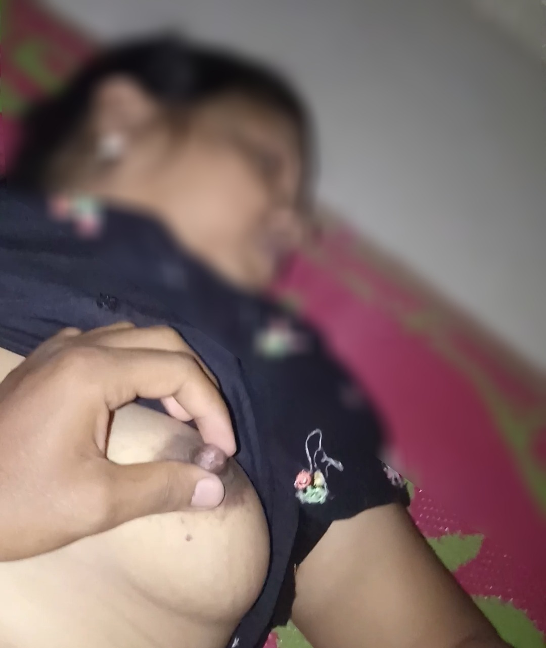 https://pub-5fcdf72a54cd4edbb03ec3edaa415a42.r2.dev/nakedleaks/steamy_images_with_an_indian_woman/6.jpg