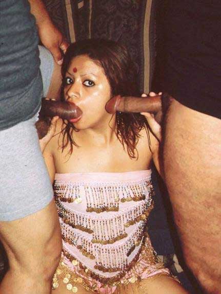 https://pub-5fcdf72a54cd4edbb03ec3edaa415a42.r2.dev/nakedleaks/steamy_indian_bhabhi's_free_erotic_images/10.jpg