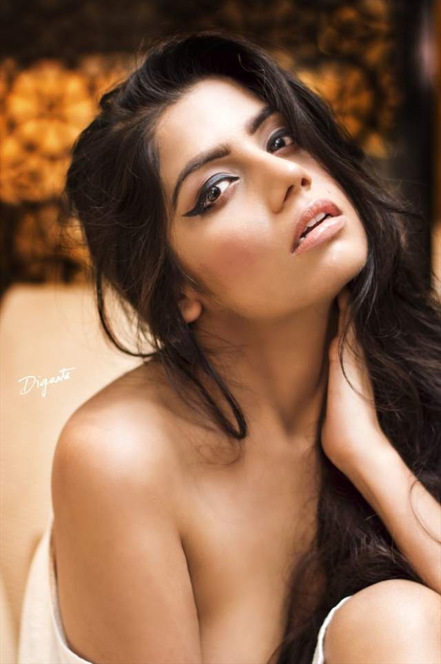 https://pub-5fcdf72a54cd4edbb03ec3edaa415a42.r2.dev/nakedleaks/steamy_photos_from_indian_woman's_romantic_getaway/0.jpg