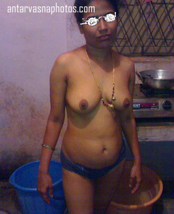 https://pub-5fcdf72a54cd4edbb03ec3edaa415a42.r2.dev/nakedleaks/stunning_images_of_indian_wife's_sensual_curves/0.jpg