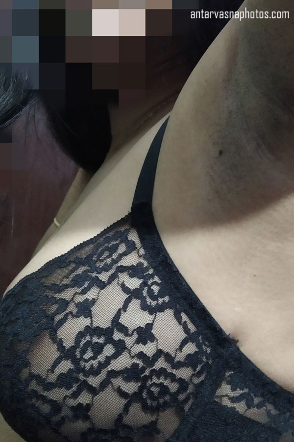 https://pub-5fcdf72a54cd4edbb03ec3edaa415a42.r2.dev/nakedleaks/stunning_images_of_indian_woman's_alluring_assets/0.jpg