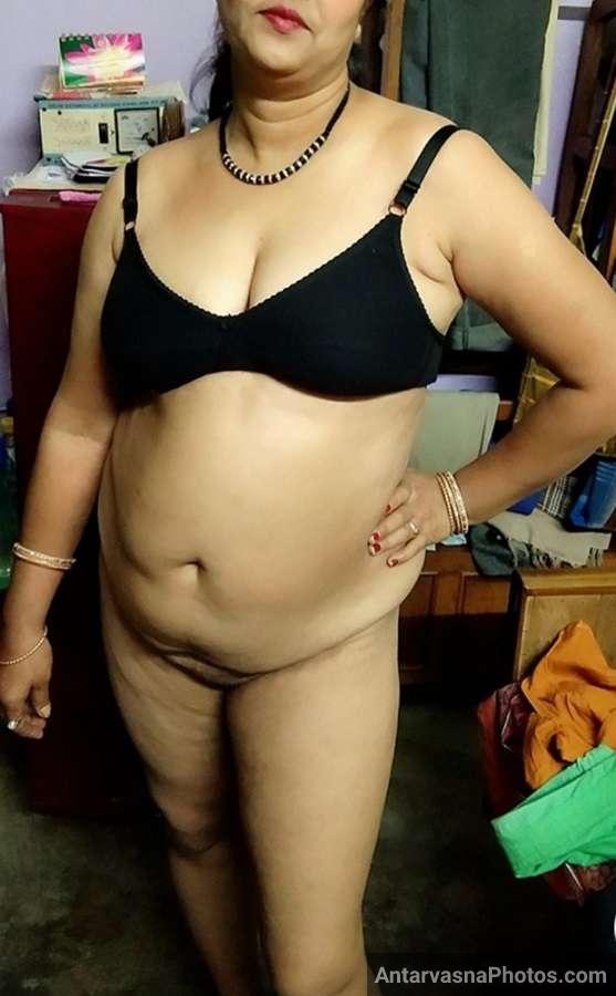 https://pub-5fcdf72a54cd4edbb03ec3edaa415a42.r2.dev/nakedleaks/stunning_indian_educator's_sensual_images/1.jpg