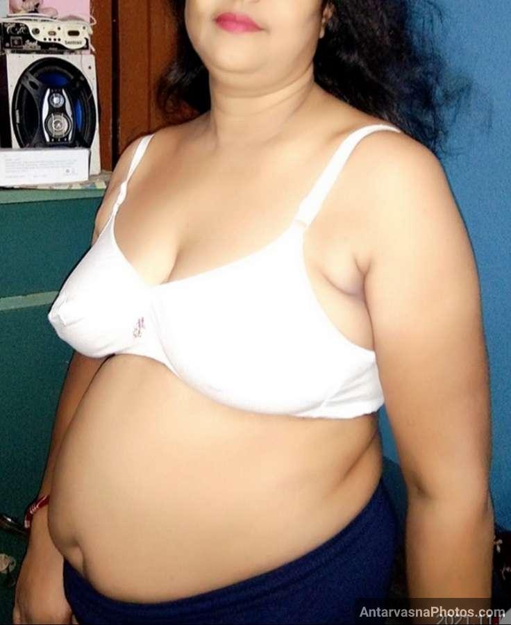 https://pub-5fcdf72a54cd4edbb03ec3edaa415a42.r2.dev/nakedleaks/stunning_indian_educator's_sensual_images/9.jpg