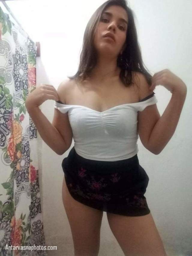 https://pub-5fcdf72a54cd4edbb03ec3edaa415a42.r2.dev/nakedleaks/stunning_photos_of_indian_girl_sabana's_sensual_appeal/2.jpg