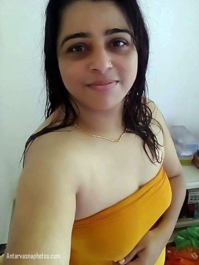 https://pub-5fcdf72a54cd4edbb03ec3edaa415a42.r2.dev/nakedleaks/stylish_bra_collection:_desi_bhabhi's_photos/0.jpg