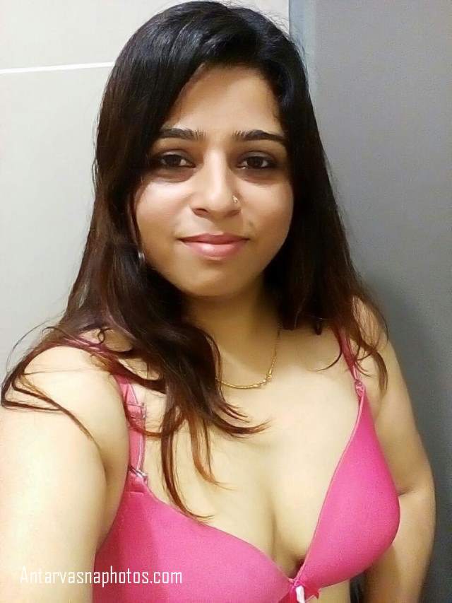 https://pub-5fcdf72a54cd4edbb03ec3edaa415a42.r2.dev/nakedleaks/stylish_bra_collection:_desi_bhabhi's_photos/10.jpg