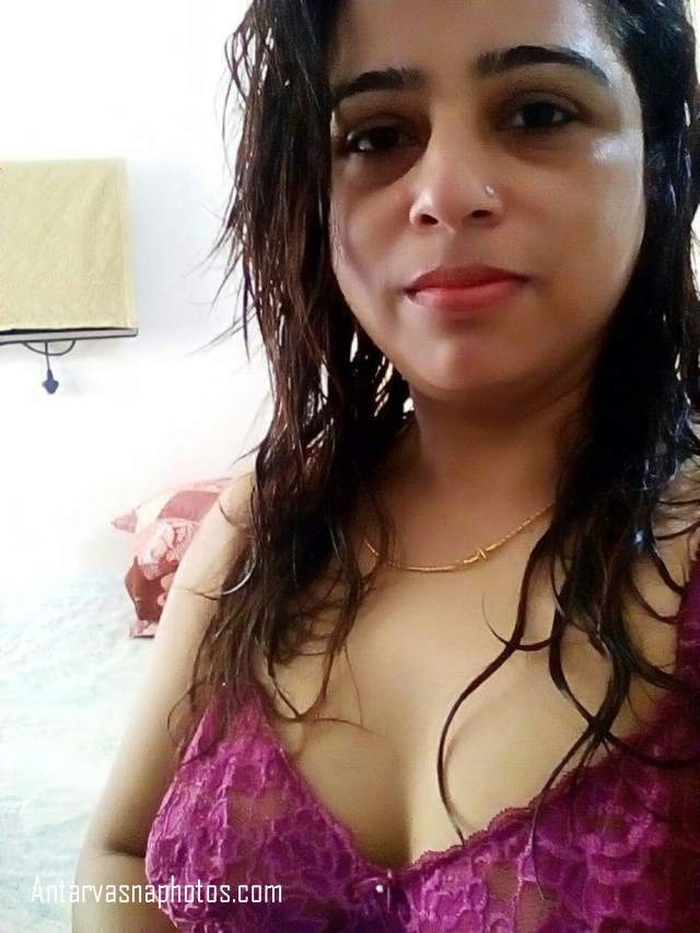 https://pub-5fcdf72a54cd4edbb03ec3edaa415a42.r2.dev/nakedleaks/stylish_bra_collection:_desi_bhabhi's_photos/12.jpg