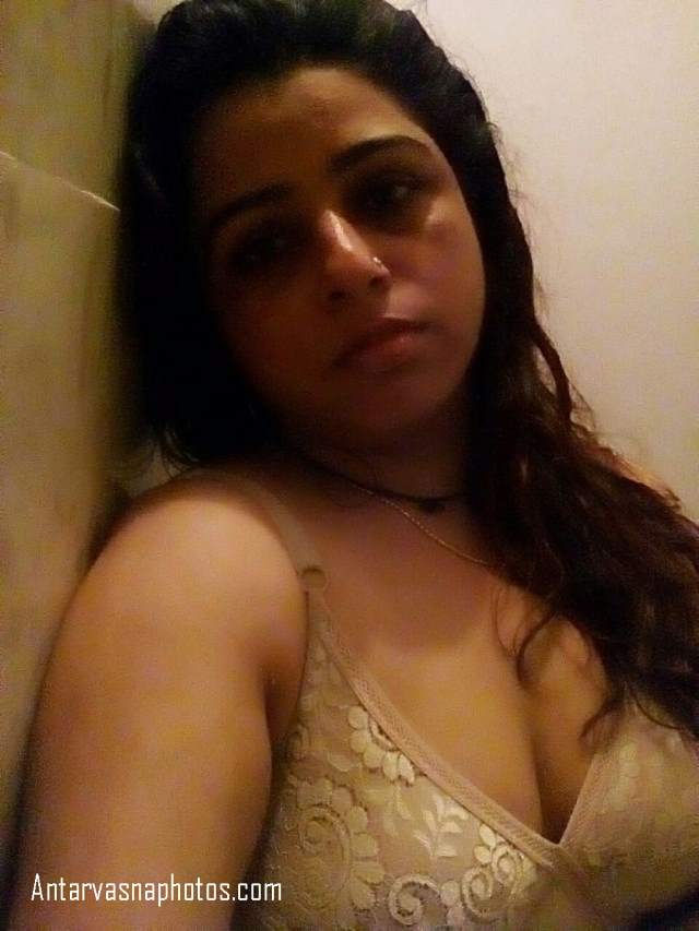 https://pub-5fcdf72a54cd4edbb03ec3edaa415a42.r2.dev/nakedleaks/stylish_bra_collection:_desi_bhabhi's_photos/13.jpg