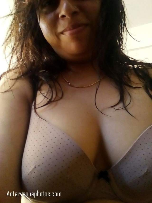 https://pub-5fcdf72a54cd4edbb03ec3edaa415a42.r2.dev/nakedleaks/stylish_bra_collection:_desi_bhabhi's_photos/16.jpg