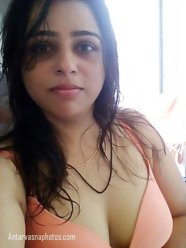 https://pub-5fcdf72a54cd4edbb03ec3edaa415a42.r2.dev/nakedleaks/stylish_bra_collection:_desi_bhabhi's_photos/7.jpg