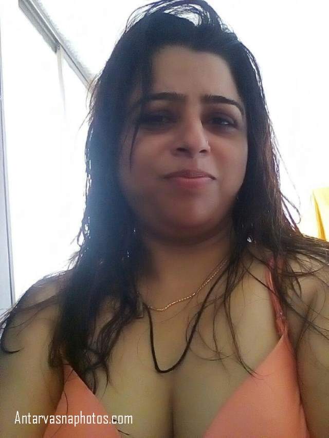 https://pub-5fcdf72a54cd4edbb03ec3edaa415a42.r2.dev/nakedleaks/stylish_bra_collection:_desi_bhabhi's_photos/8.jpg