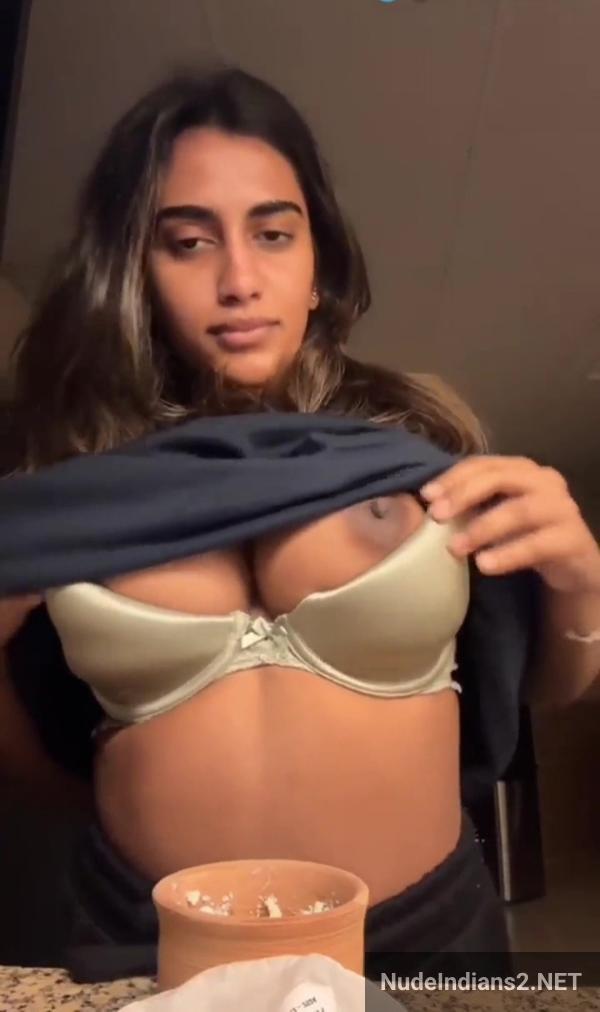 https://pub-5fcdf72a54cd4edbb03ec3edaa415a42.r2.dev/nakedleaks/sujata_exposes_busty_assets_to_workplace_boyfriend/15.jpg