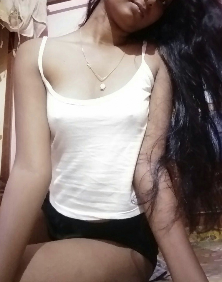 https://pub-5fcdf72a54cd4edbb03ec3edaa415a42.r2.dev/nakedleaks/sultry_images_of_teenage_beauty_manju's_natural_bush/0.jpg