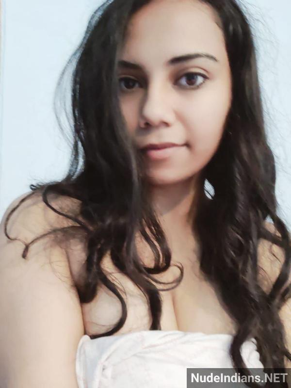 https://pub-5fcdf72a54cd4edbb03ec3edaa415a42.r2.dev/nakedleaks/surat_girlfriend_sonal_flaunts_plump_breasts_in_snug_bra_for_seductive_fun/10.jpg