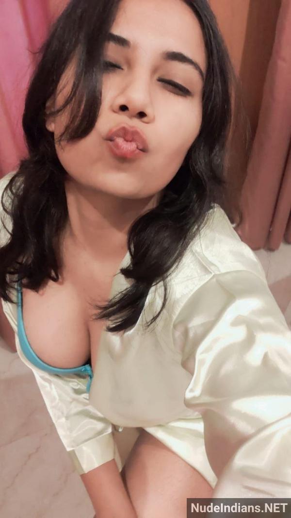 https://pub-5fcdf72a54cd4edbb03ec3edaa415a42.r2.dev/nakedleaks/surat_girlfriend_sonal_flaunts_plump_breasts_in_snug_bra_for_seductive_fun/25.jpg