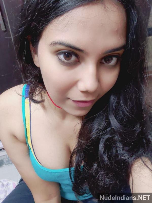 https://pub-5fcdf72a54cd4edbb03ec3edaa415a42.r2.dev/nakedleaks/surat_girlfriend_sonal_flaunts_plump_breasts_in_snug_bra_for_seductive_fun/27.jpg