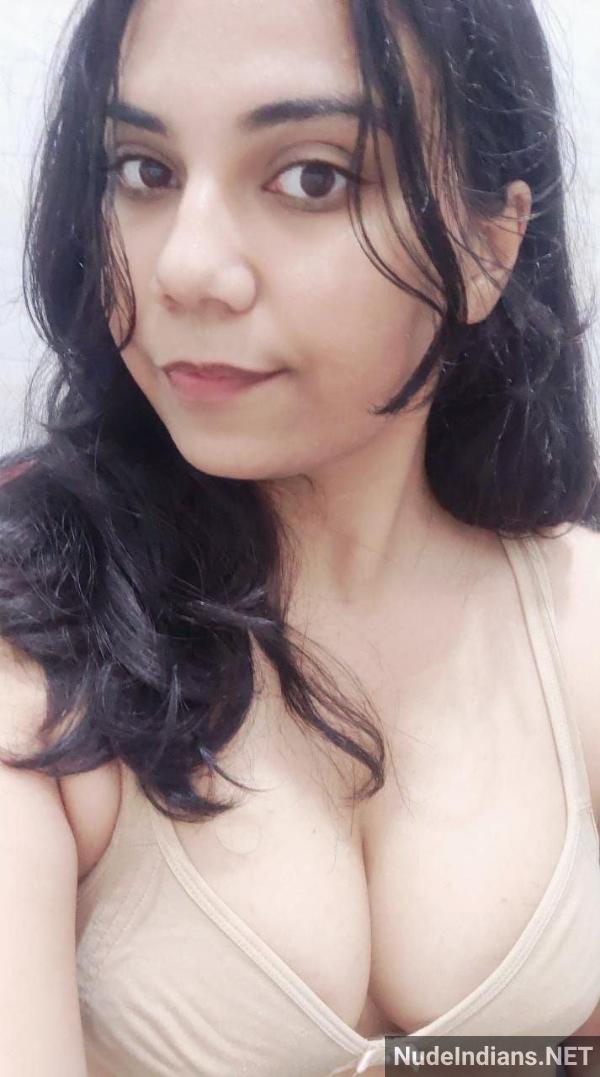 https://pub-5fcdf72a54cd4edbb03ec3edaa415a42.r2.dev/nakedleaks/surat_girlfriend_sonal_flaunts_plump_breasts_in_snug_bra_for_seductive_fun/29.jpg