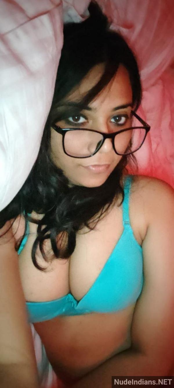 https://pub-5fcdf72a54cd4edbb03ec3edaa415a42.r2.dev/nakedleaks/surat_girlfriend_sonal_flaunts_plump_breasts_in_snug_bra_for_seductive_fun/30.jpg