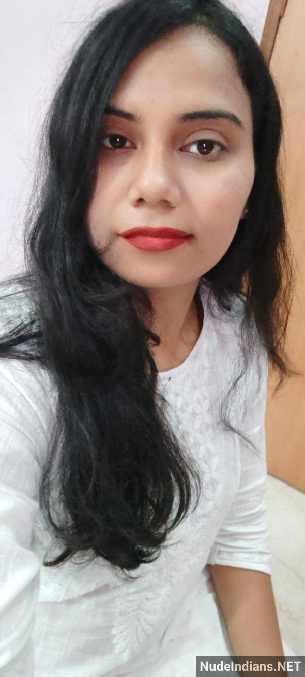 https://pub-5fcdf72a54cd4edbb03ec3edaa415a42.r2.dev/nakedleaks/surat_girlfriend_sonal_flaunts_plump_breasts_in_snug_bra_for_seductive_fun/37.jpg