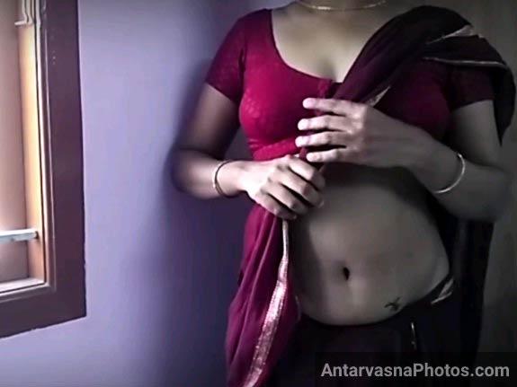 https://pub-5fcdf72a54cd4edbb03ec3edaa415a42.r2.dev/nakedleaks/tamil_aunty_reveals_her_youth_by_unveiling_saree/3.jpg