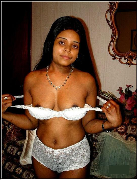 https://pub-5fcdf72a54cd4edbb03ec3edaa415a42.r2.dev/nakedleaks/tamil_girl_revealing_her_large_breasts/0.jpg