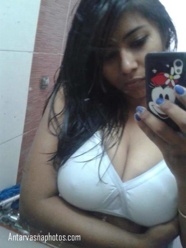 https://pub-5fcdf72a54cd4edbb03ec3edaa415a42.r2.dev/nakedleaks/tamil_seductive_woman's_captivating_images/0.jpg