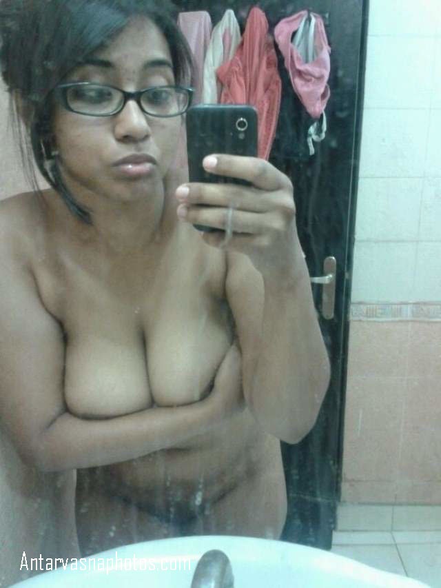https://pub-5fcdf72a54cd4edbb03ec3edaa415a42.r2.dev/nakedleaks/tamil_seductive_woman's_captivating_images/6.jpg