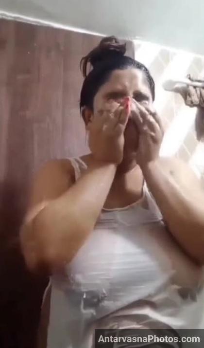 https://pub-5fcdf72a54cd4edbb03ec3edaa415a42.r2.dev/nakedleaks/tanker_bhabhi_reveals_sensual_bathroom_pictures/5.jpg