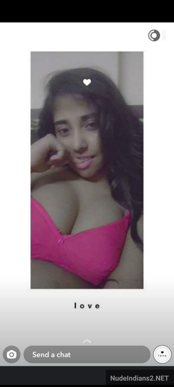 https://pub-5fcdf72a54cd4edbb03ec3edaa415a42.r2.dev/nakedleaks/tarin_afroz's_sensational_selfies_with_big_bust_in_sirajganj/1.jpg