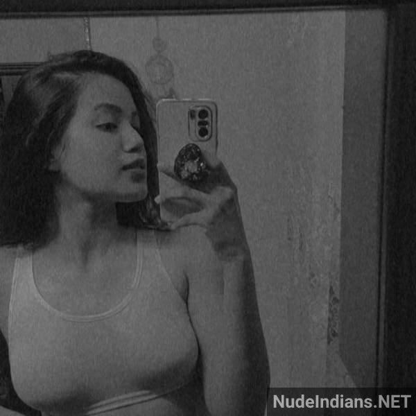 https://pub-5fcdf72a54cd4edbb03ec3edaa415a42.r2.dev/nakedleaks/tasnim_ayesha_tiktok_sensation's_risque_content/34.jpg