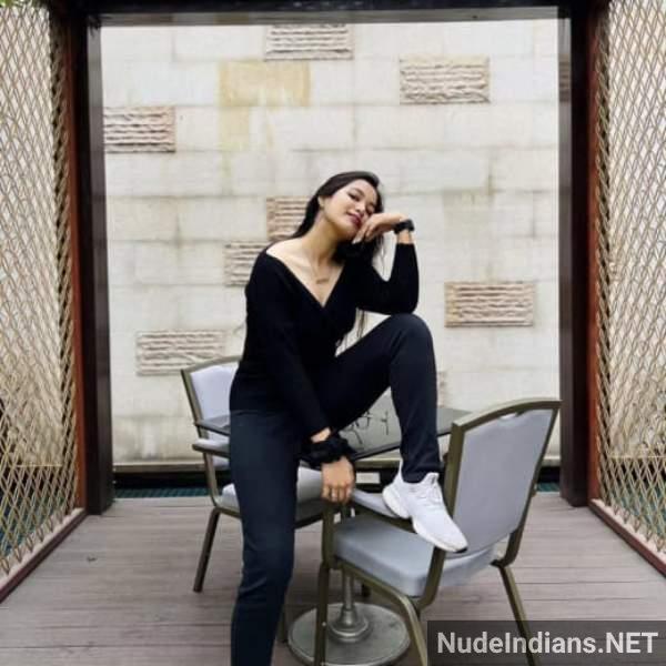 https://pub-5fcdf72a54cd4edbb03ec3edaa415a42.r2.dev/nakedleaks/tasnim_ayesha_tiktok_sensation's_risque_content/52.jpg