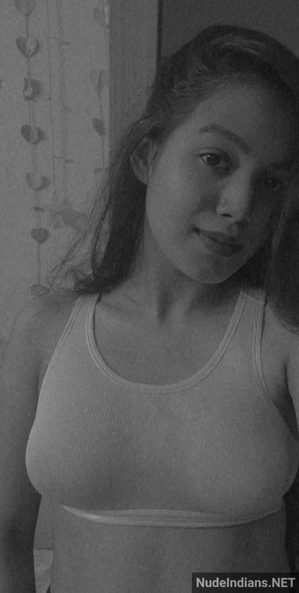 https://pub-5fcdf72a54cd4edbb03ec3edaa415a42.r2.dev/nakedleaks/tasnim_ayesha_tiktok_sensation's_risque_content/61.jpg