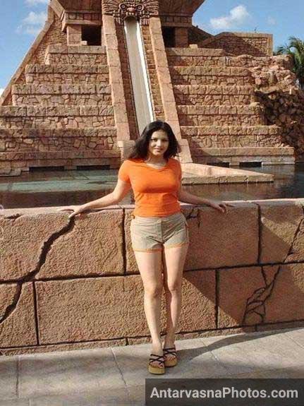 https://pub-5fcdf72a54cd4edbb03ec3edaa415a42.r2.dev/nakedleaks/teenage_photos_of_sunny_leone_leaked/1.jpg