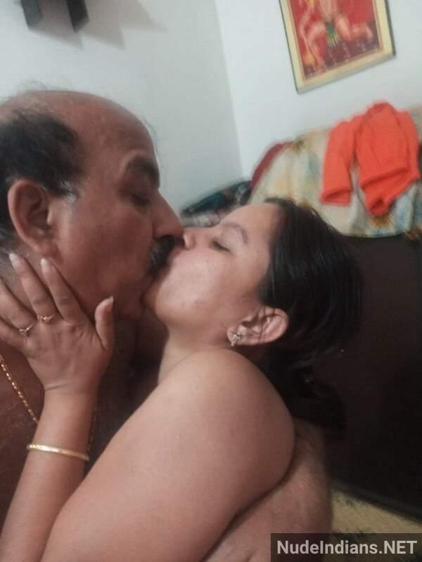 https://pub-5fcdf72a54cd4edbb03ec3edaa415a42.r2.dev/nakedleaks/telangana_spouses_intimate_pictures_exposed_online/24.jpg