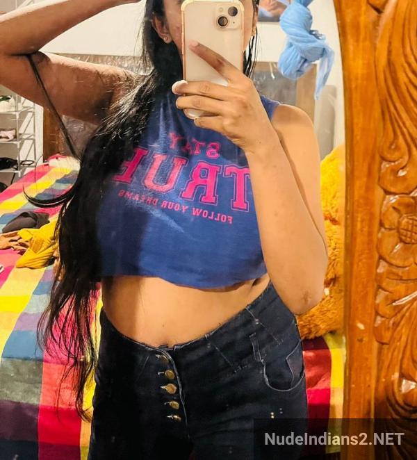 https://pub-5fcdf72a54cd4edbb03ec3edaa415a42.r2.dev/nakedleaks/telugu_college_girl_vidya_pillai_reveals_curvy_figure_in_sensual_selfies/1.jpg