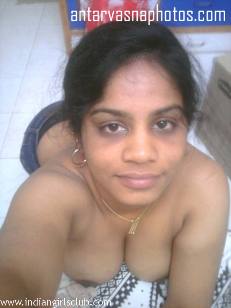 https://pub-5fcdf72a54cd4edbb03ec3edaa415a42.r2.dev/nakedleaks/tempting_bosoms_of_an_indian_housewife/4.jpg