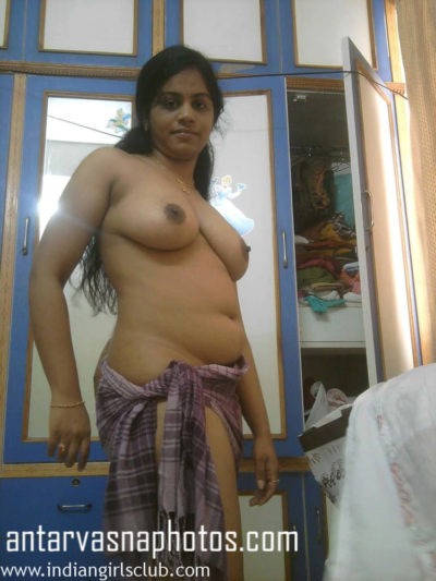 Tempting bosoms of an Indian housewife