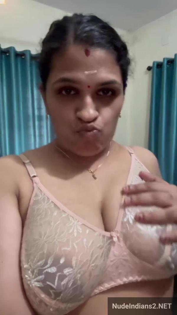 https://pub-5fcdf72a54cd4edbb03ec3edaa415a42.r2.dev/nakedleaks/tempting_tamil_aunty_supriya_entices_young_college_student/2.jpg